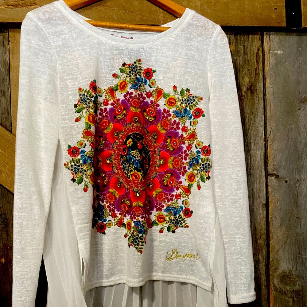High low Desigual top with embellished design and pleated back